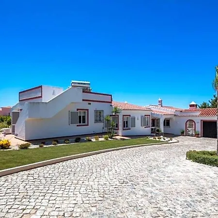 Carvoeiro Sleeps 8 Pool Wifi Villa *