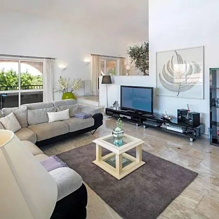 Carvoeiro Sleeps 8 Pool Wifi Villa *
