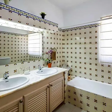 Villa Carvoeiro Sleeps 8 Pool Wifi Carvoeiro (Lagoa)