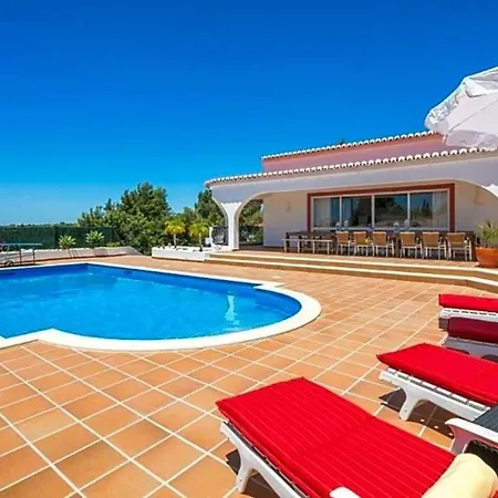 Carvoeiro Sleeps 8 Pool Wifi *